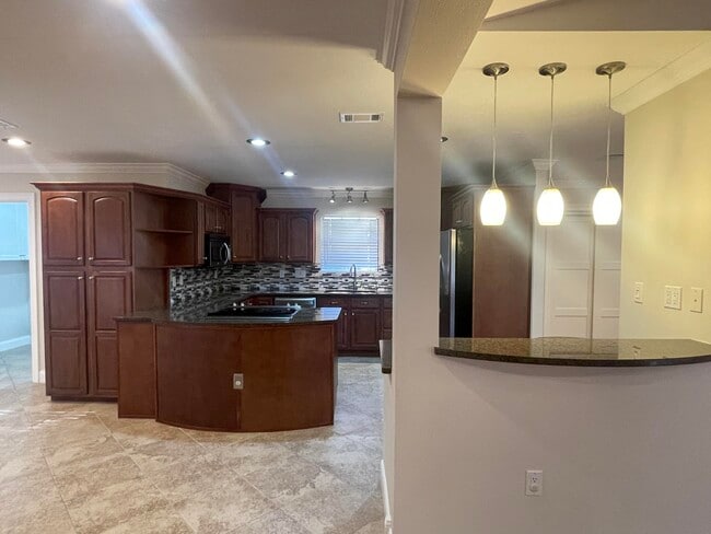 Photo - 1624 Oakmont Cir