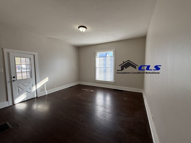 Building Photo - 932 8th Ave