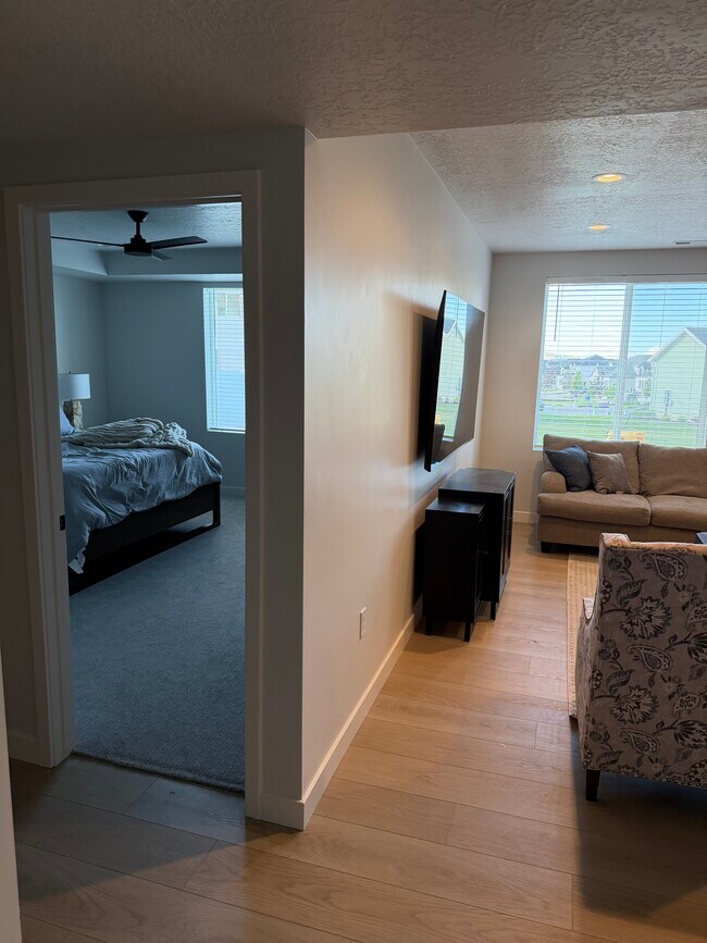 Photo - 1014 W Netleaf St Unit Luxury Basement Rental