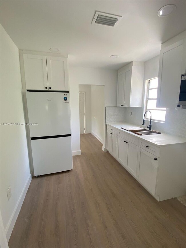 Photo - 5028 NW 3rd Ave Apartamento