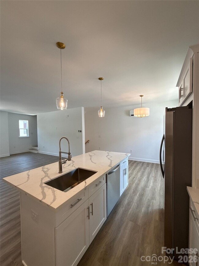 2106 Bombay Wy