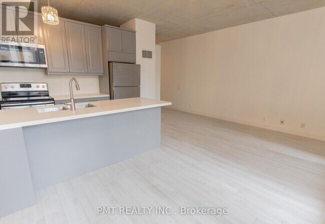 Photo - 36 Charlotte St Unit 401