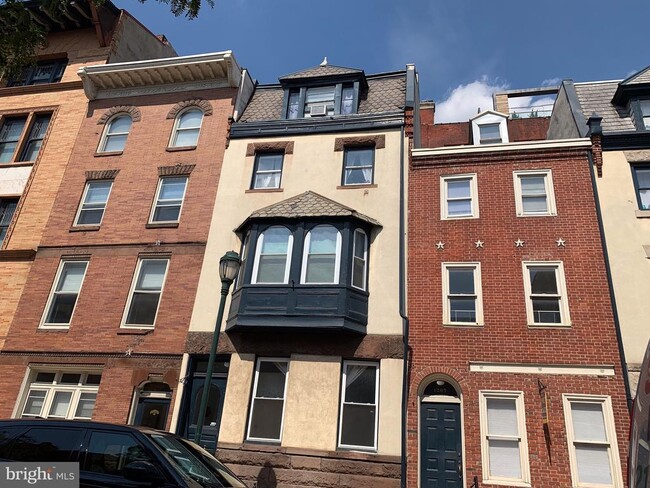 Building Photo - 1203 Locust St Rental