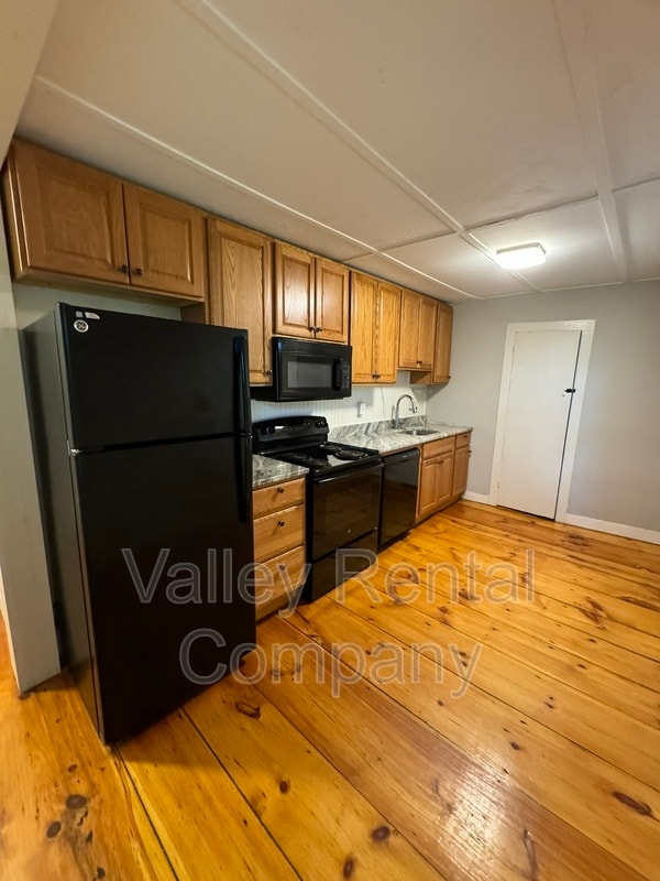 Photo - 190 Russell St