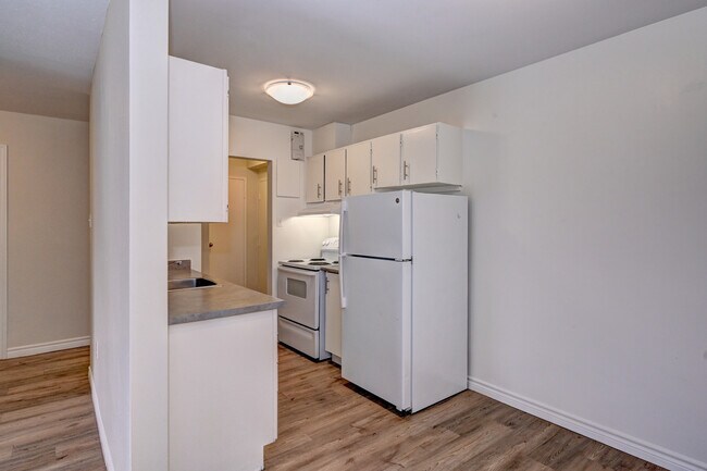 Photo - Lakeview Towers