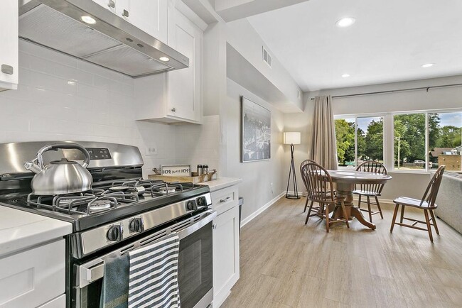 Photo - 931 W Glen Flora Ave