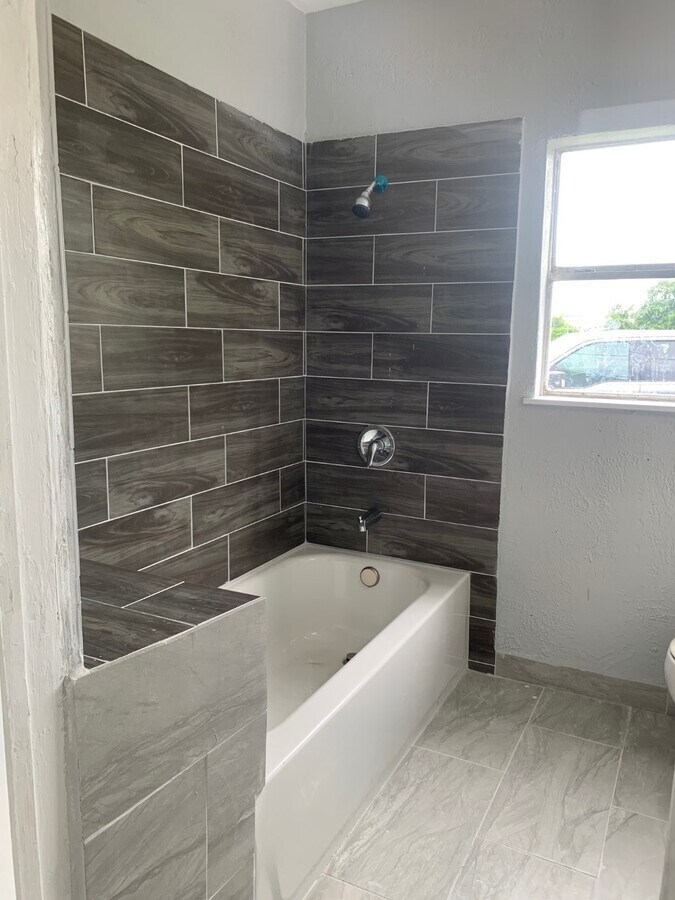 Photo - 1411 Miles St