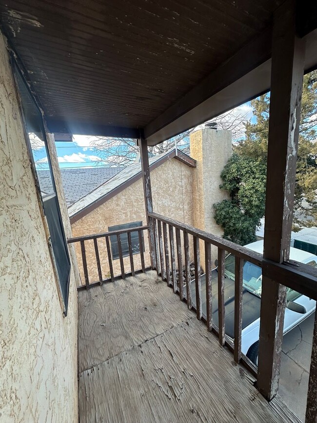Photo - Spacious Upstairs 1 Bed Apartment!
