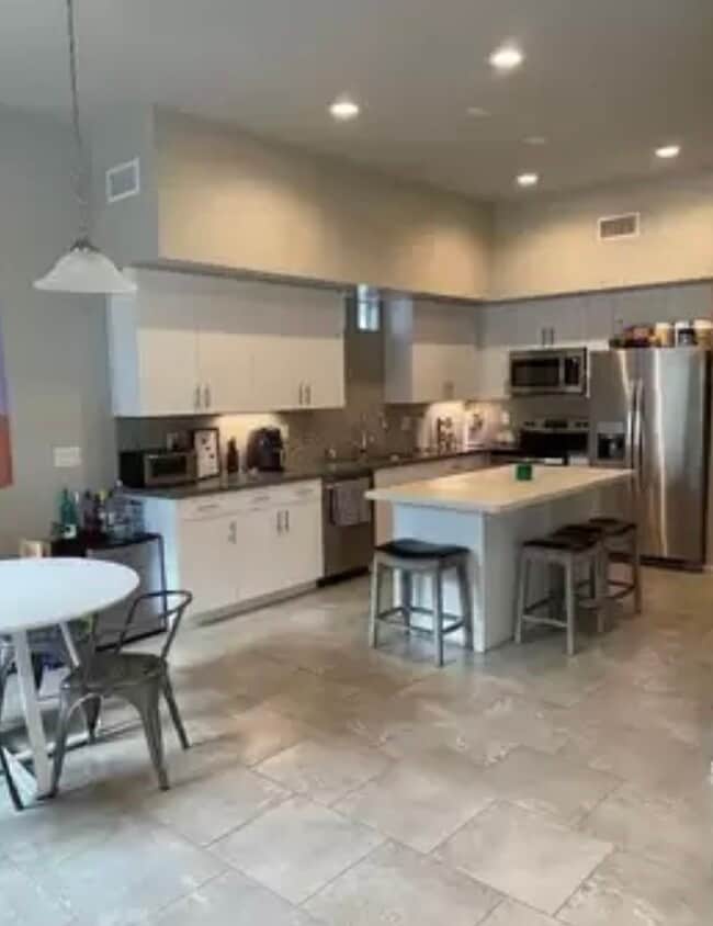 Beautiful fully-stocked kitchen - 866 E Millenium Ct House Unit Bedrm w ensuite Util incl