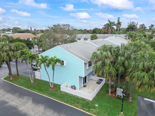 Photo - 2757 NE 15th St