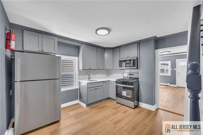 Photo - 51 Levinson Ave Casa