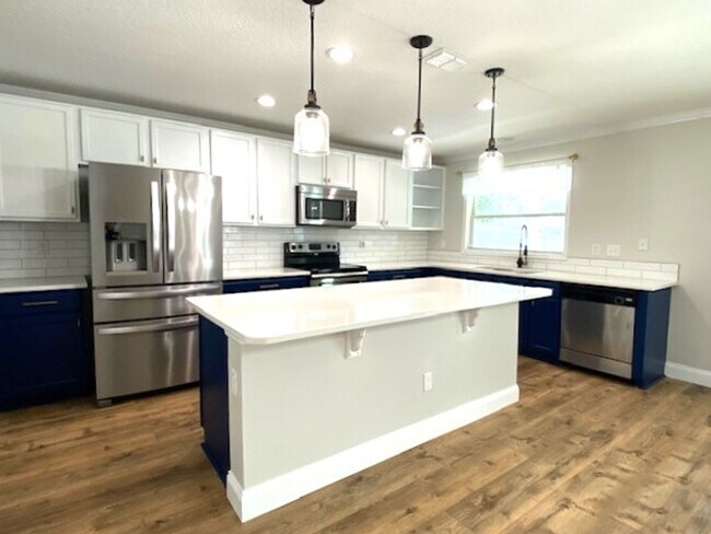 Photo - Beautiful 3 Bedroom Home with Loft in Ormo...