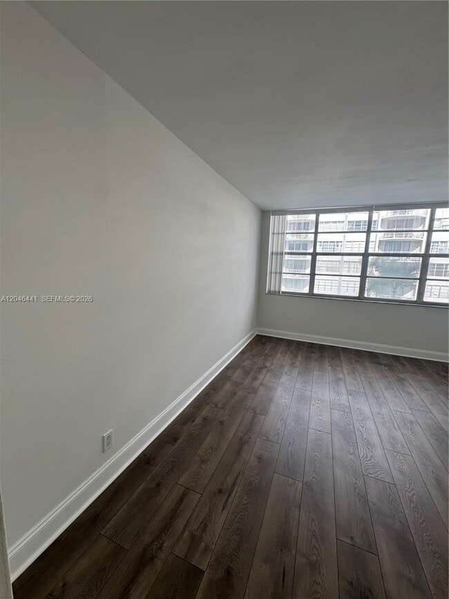 Photo - 16710 NE 9th Ave Unidad 305