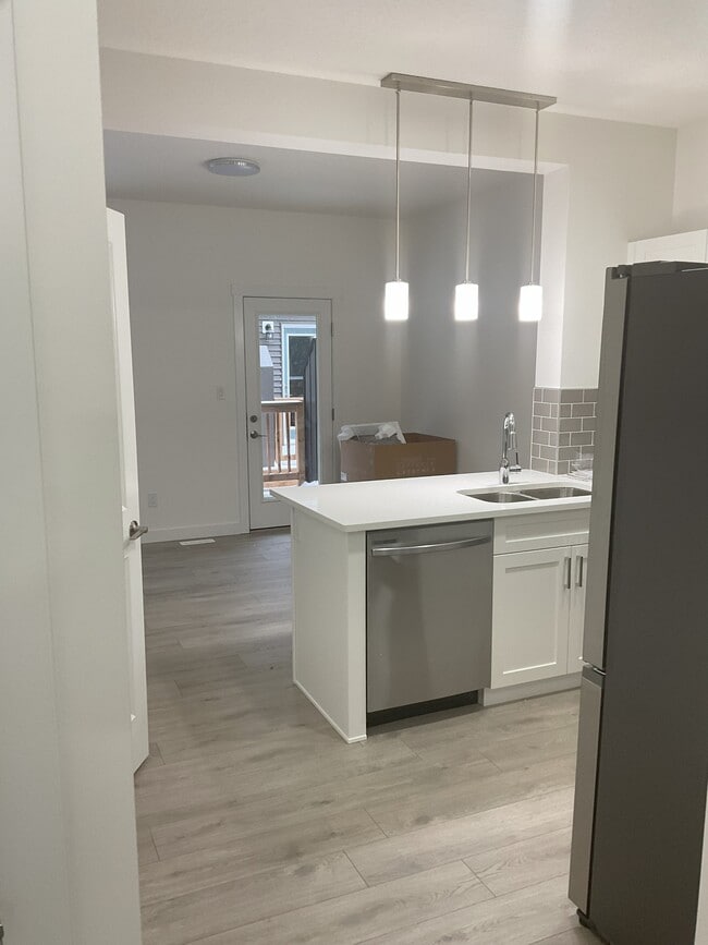 Photo - 2710-2766 66 St SW