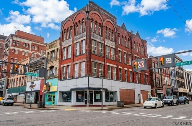Building Photo - 500 Main St