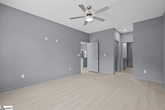 Photo - 404 Fairfield St