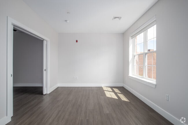 1BR, 1BA - 640SF - Living Room