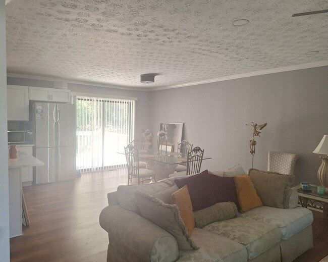 Photo - 525 Transit Cir