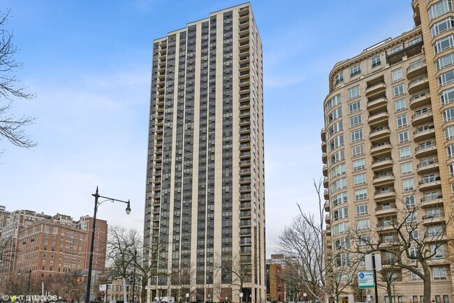 Photo - 2500 N Lakeview Ave Unidad 403 Rental