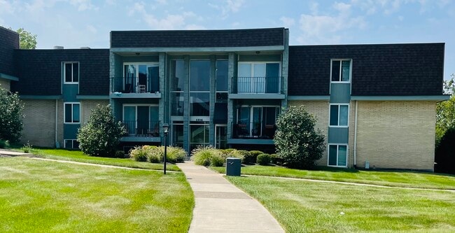 Building Photo - Oakwood Apartments