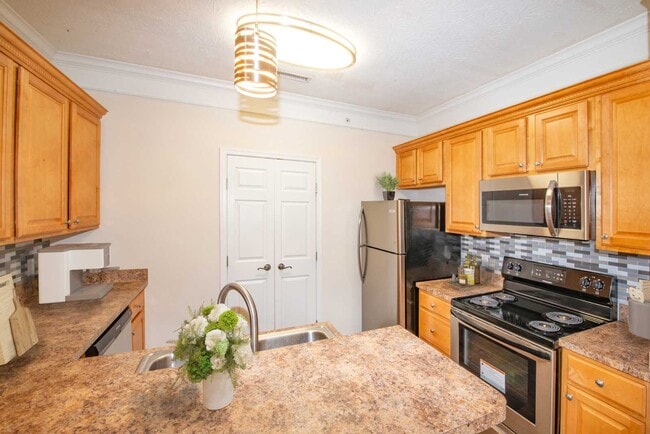 Building Photo - The Falls at Settlers Walk Rental