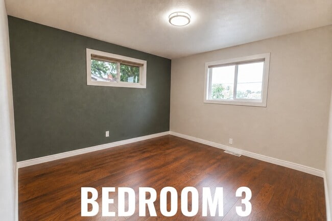Building Photo - 480 Troy St Unit 3