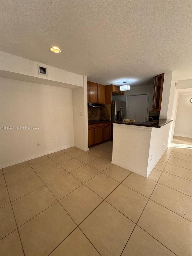 Photo - 875 Riverside Dr Unit 713