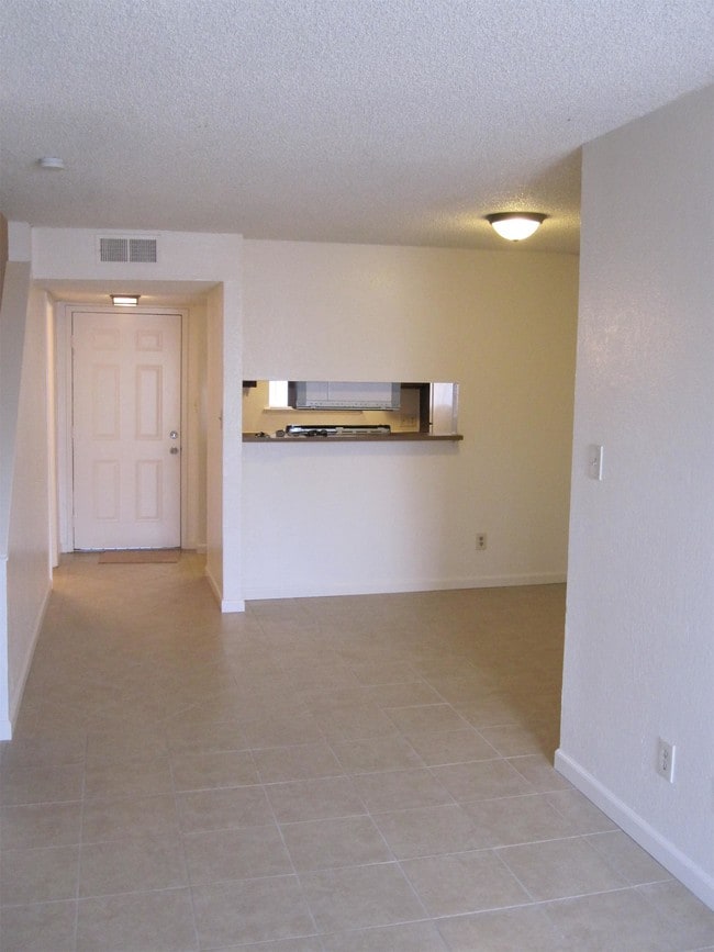 Photo - 1221 N Peach Ave