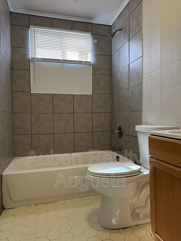 Photo - 1422 Clay St