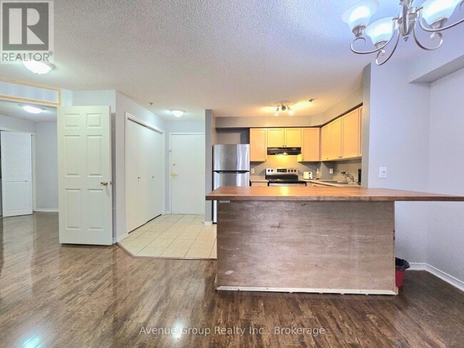 Photo - 684 Warden Ave.