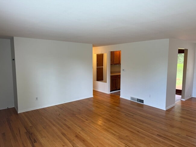 Photo - 3 Bedroom + 1.5 Bath +Family Room Kirkland $3100 per Month