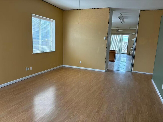 Photo - 1722 E Detroit St