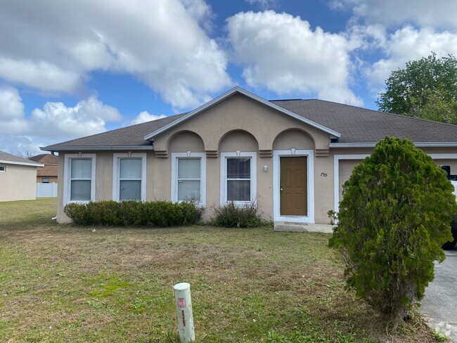 Building Photo - Large 4/2 Single Story Home