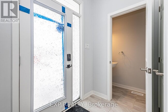 Photo - 210 Ormiston Cres