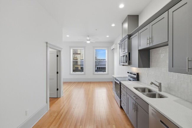 Building Photo - MOVE IN SPECIAL - See Description for Details Unit 455-204