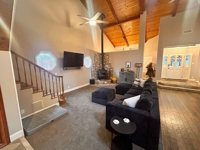 Photo - Amazing home for rent in Oak Ranch neighbo...