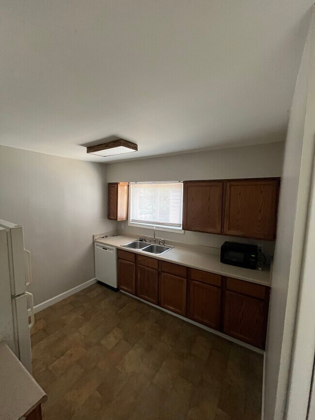 Photo - 1236 White St