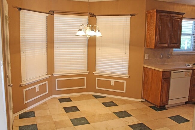 Photo - 4 Bedroom 2 Bath home for Lease