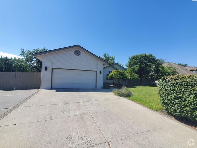 Building Photo - North Richland For Rent Rental
