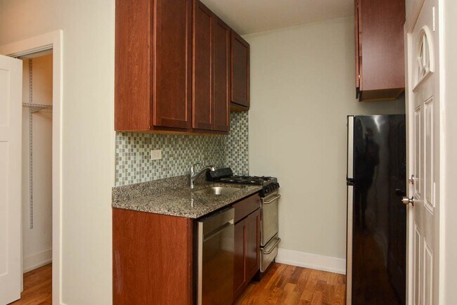 Photo - 2858 N Mildred Ave Unit R2