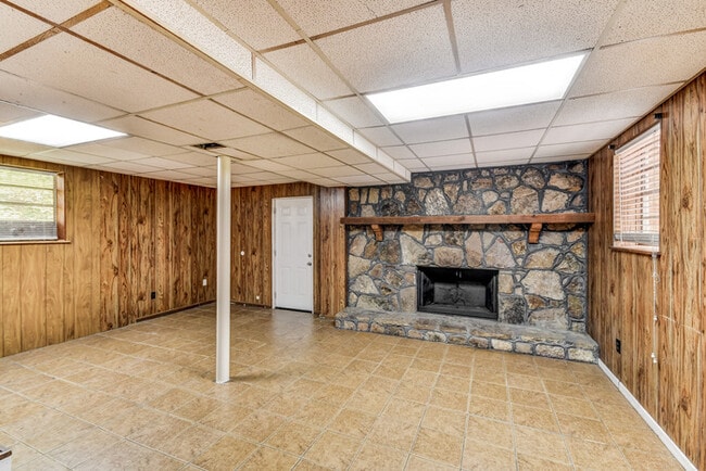 Photo - 940 Longview Cir