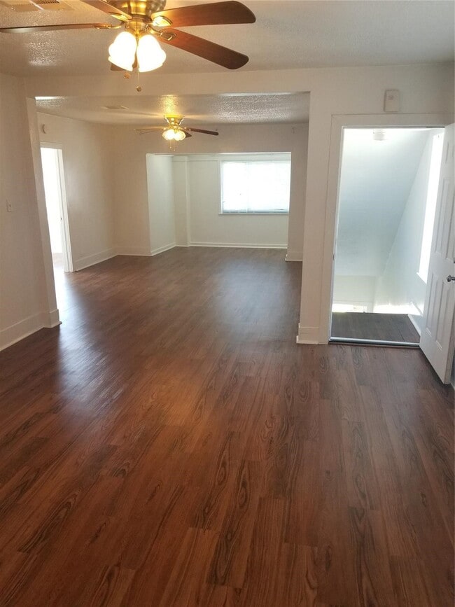 Photo - 2823 Cleburne St