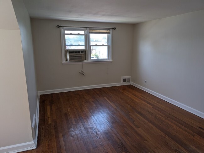 Photo - 2563 Hawthorne Ave Unit 2