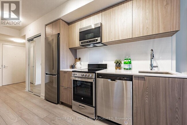 Photo - 223 Redpath Ave Unité 3312