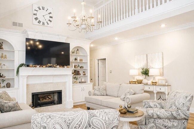 Photo - 565 Schaeffer Loop