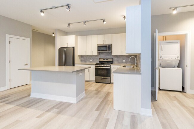 Photo - 1554 N Talman Ave