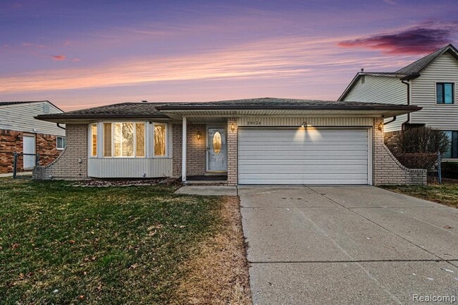 Building Photo - 39024 Faith Dr