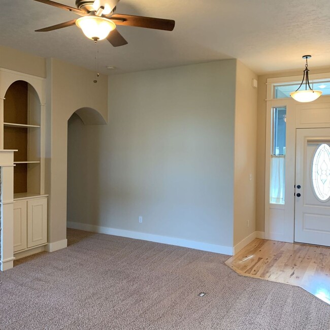 Photo - Desirable Home in Meridian with 3 Car Garage!