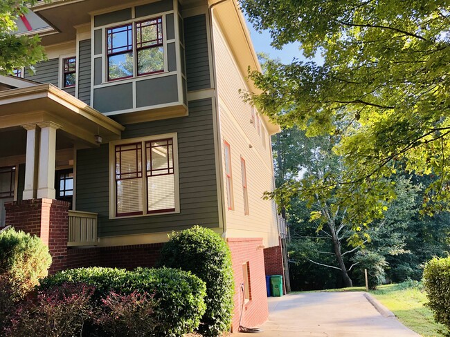 Photo - 1043 Antioch Dr NE