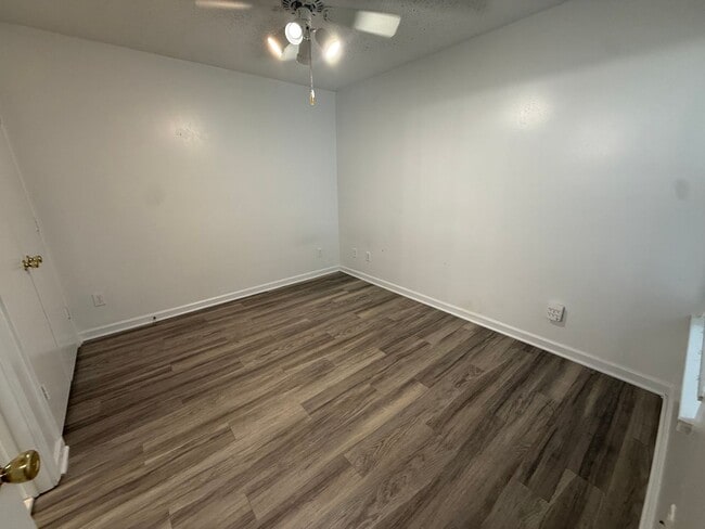 1521-104 GRADUATE LN